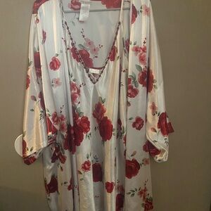 Secret Treasures Cream and Red Floral Robe